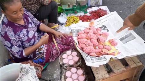 Bikang mawar pakai fermipan : 30 tahun jualan kue coro || Bikang Mawar jadul - YouTube