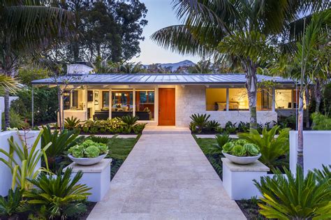 The image above is an example of exterior and interior transition in a house with mid century modern design by richard neutra. Fascinating Modern House Exterior Architecture #17213 ...
