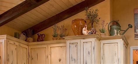 This article includes 12 favorite ways to decorate above kitchen cabinets—including greenery, vintage bottle collections, baskets, and brick. signs for kitchen above cabinet - Yahoo Search Results ...