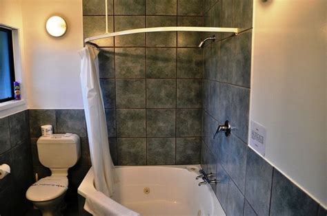 There are lots of ways in which you can make this combination work in small and large bathrooms alike plus, the tub shower combo is actually very practical from a spatial standpoint. Shower/tub corner combo | Jet tub shower combo, Corner tub ...