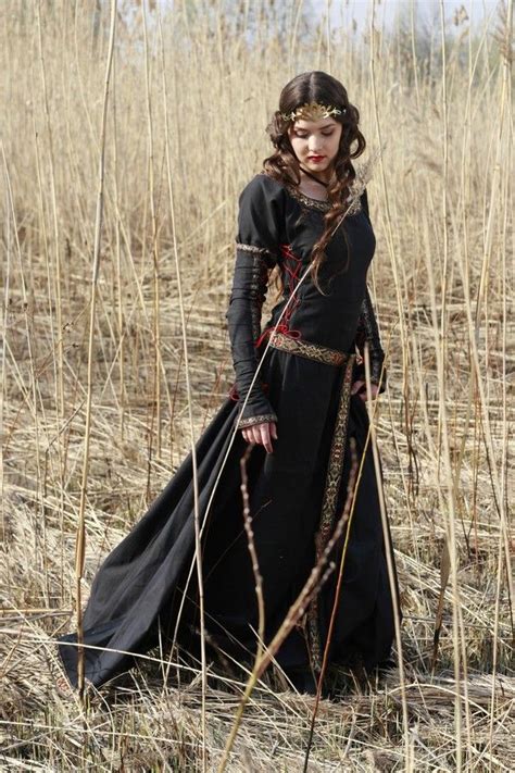 A Womens Medeival Hunting Dress Lady Hunter Medieval Renaissance