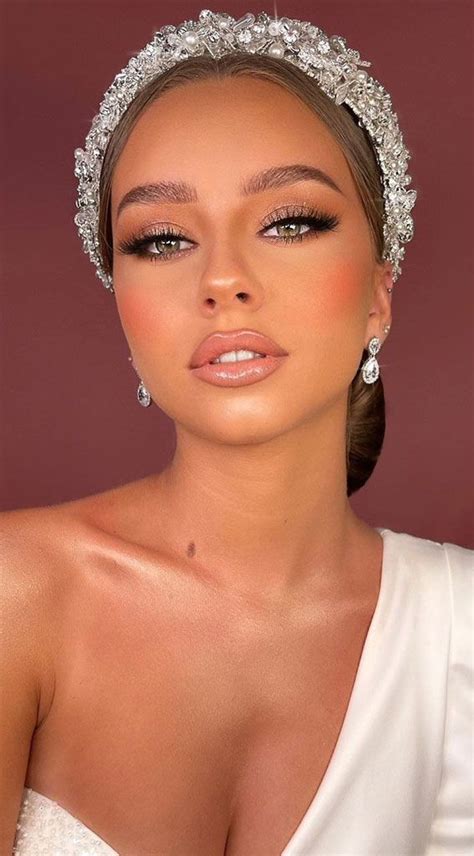 20 Wedding Makeup Looks For Brunettes Glam Bridal Makeup Look Updo