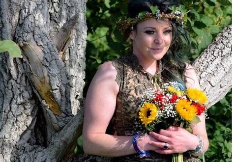 Photos As 38 Year Old Woman Who Married Tree Celebrates One Year