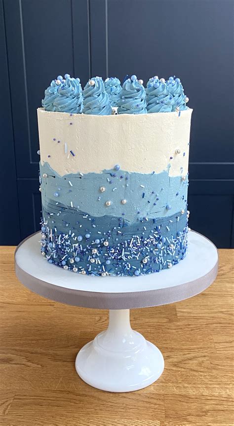Male Blue Buttercream Birthday Celebration Sprinkle Cake Bolos De Aniversário Confeitados