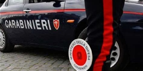 Il professor massimo galli, in collegamento video con mara venier a domenica in, tratteggia il la moglie, che si è rifiutata di apparire, lo corregge fuori onda e galli: Campi Salentina, 36enne lascia la moglie: i due cognati lo ...