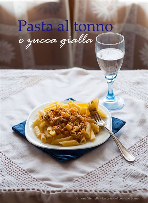 Lavate i fiori di zucca, asciugateli con la carta da cucina, eliminate il pistillo e divideteli in 4 parti. Pasta tonno e zucca | La casa del coniglio bianco