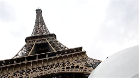 La Tour Eiffel A 130 Ans Vivez Lexposition Interactive Youtube