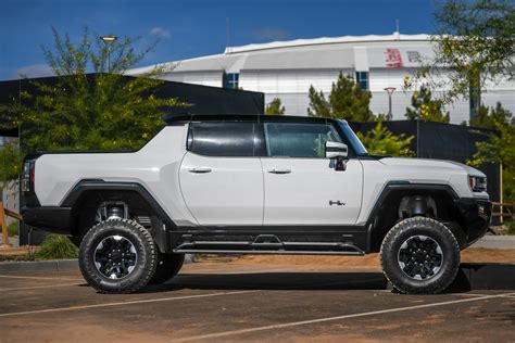GMC Hummer EV Becomes The King Of Clearance With Extract Mode GearJunkie