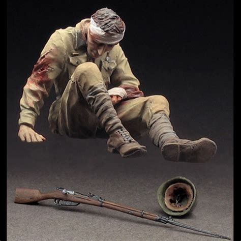 Scale 135 Resin Figure Soldier Model Wounded Red Infantry Wwii