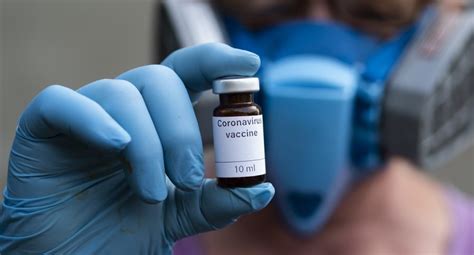 Vivek murthy, director general de. Moderna revela que su vacuna contra coronavirus es 95% ...