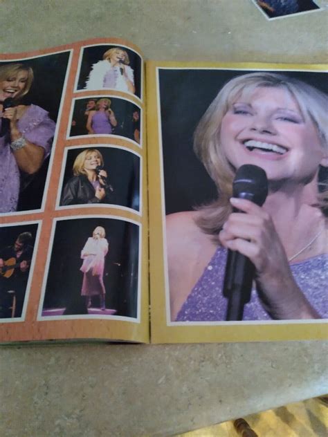 Olivia Newton John Hand Signed Tour Book Heartstrings World Tour 910