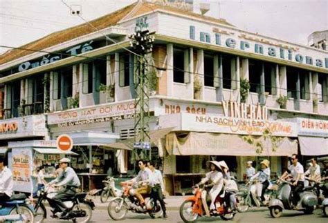Hồn việt quốc kỳ quốc ca việt nam. Xin chao!: Saigon before 1975