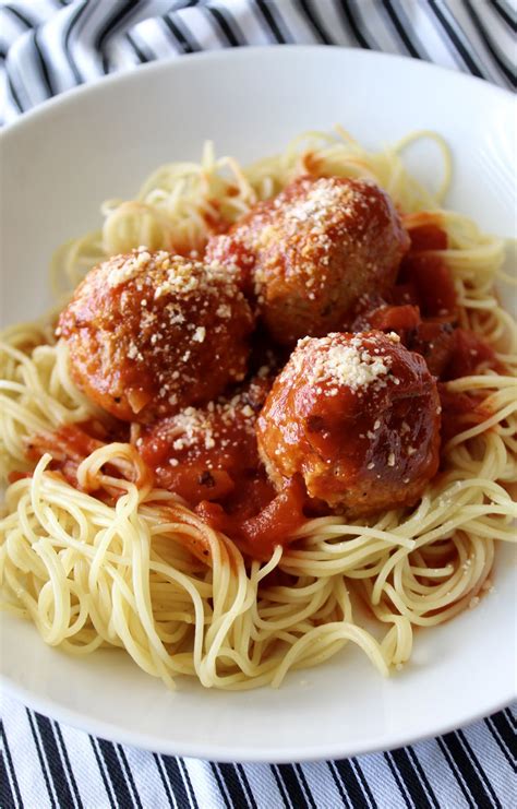 Italian Turkey Meatballs With Tomato Sauce