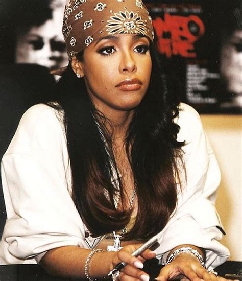 Pin By Ms Mitchell On Aaliyah Aaliyah Aaliyah Style 90s Hip Hop