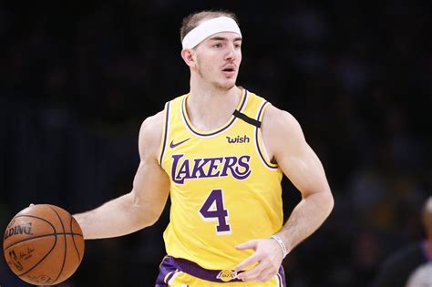 Lakers News Alex Caruso Exits Game With Head Injury Will Be Re