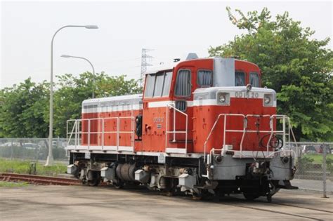 2007年1月5日台灣高鐵通車，台鐵配合新建的新烏日與新左營車站也同時啟用，以供乘客轉乘高鐵台中站和高鐵左營站。 配合銜接台南、新竹市中心至 高鐵台南站 和 高鐵新竹站 而新建的 沙崙線 及 六家線 也分別於2011年1月和11月通車，為台鐵自1992年南迴線通車. 飛行場の測候所: 台灣高鐵DD14、DD16柴液機車