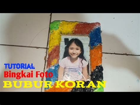 Setelah kertas sudah lunak, masukkanlah bubur kertas tersebut ke dalam kain bersih. Cara membuat bingkai foto dari bubur kertas atau bubur ...