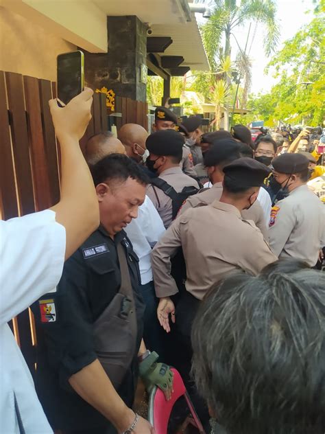 Luaaar Biasa Penghuni Punya Sertifikat Polisi Di Surabaya Diminta