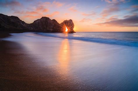 Foto-foto Fantastis Sunset dan Sunrise dari Berbagai Pantai yang