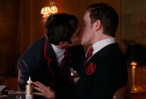 Glee Kurt Blaine First Kiss Blaine And Kurt Glee Kurt And Blaine Kurt And Blaine Kiss