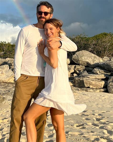 Ryan Reynolds And Blake Lively Pose For Romantic Beach Photo Us Weekly