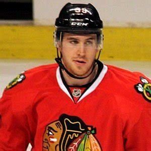 Aug 24, 2021 · (cnn) former ice hockey player jimmy hayes, who played seven seasons in the nhl and won an ncaa hockey championship at boston college, has died at age 31. Jimmy Hayes Net Worth 2020: Money, Salary, Bio | CelebsMoney