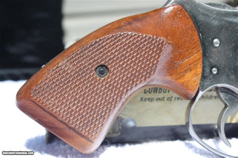 Colt Detective Special 38 Spl Original Nickel Wood Grips