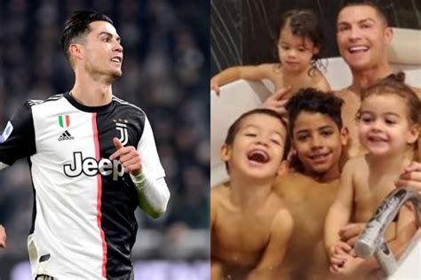 Paizão Cristiano Ronaldo Posa Com Os Filhos Dentro De Banheira