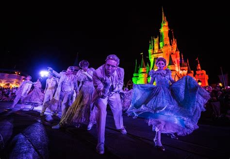 Mickeys Boo To You Halloween Parade Tips And Photos Disney Tourist Blog