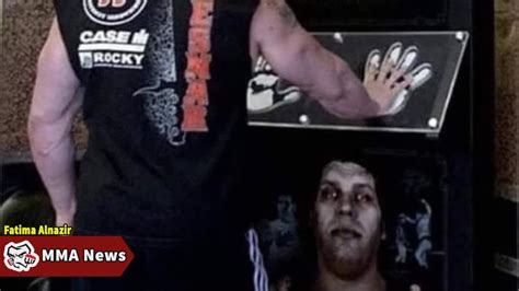 Wwe Brock Lesnar Comparing His Hand Size With Andre The Giant Is