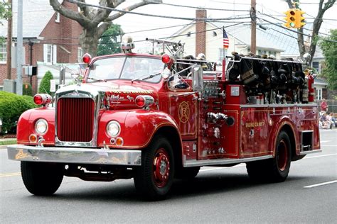 Solve Vintage Fire Truck Jigsaw Puzzle Online With 70 Pieces