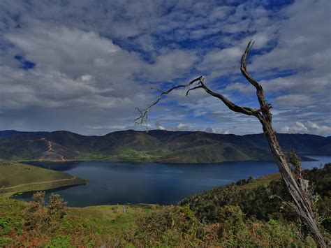 Misteri Sepasang Danau yang Indah di Pegunungan Arfak - Indonesia Kaya