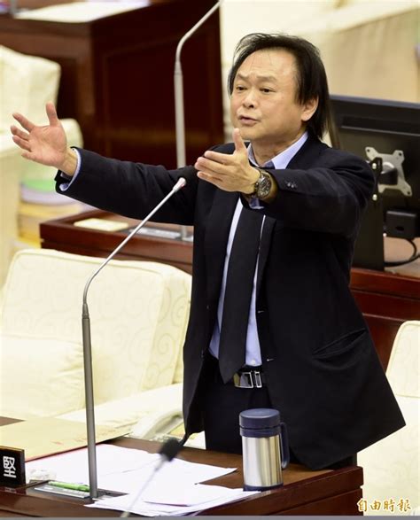 她是 #陳佩琪，台北市立聯合醫院婦幼院區小兒科主治醫師，她是三個孩子的媽媽，也是 #柯文哲 的太太。 видео 陳佩琪：面對大小亞斯伯格，我學會欣賞他們的珍貴特質｜親子天下 канала 親子天下. 陳佩琪發文痛批柯黑議員 王世堅： 同情市長夫人處境 - 政治 - 自由時報電子報