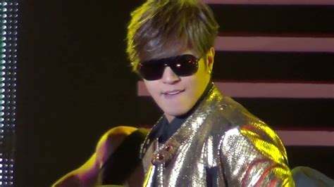 Show luo practising his dance for his new 2011 album only for you and one of his new songs! 【無限HD】羅志祥1 獨一無二 Only You(1080p中字)@2011MTV封神榜演唱會 - YouTube