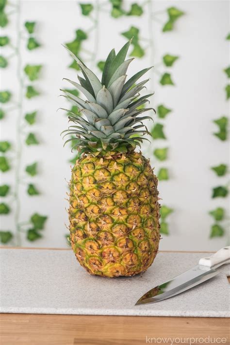 How To Slice A Pineapple Into Chunks