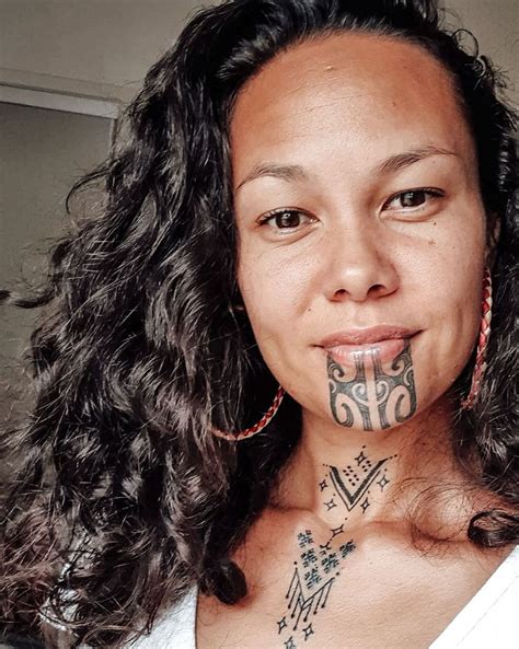 Female Maori Chin Markings Face Tattoos Maori Face Tattoo Maori