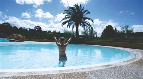 Ducha En El Vestuario De La Piscina Telegraph