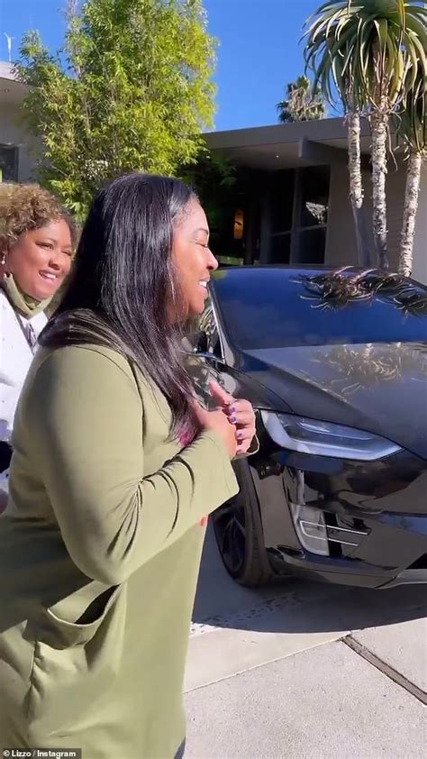 Lizzos Mother Breaks Down Into Happy Tears When Pop Star Surprises Her With A New Car For