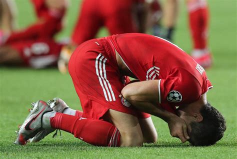 Robert lewandowski ultimate team history. Robert Lewandowski zadedykował gole umierającej legendzie ...