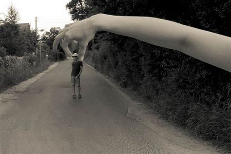 50 Forced Perspective Photographs Around The World Most Inspiring Showcase