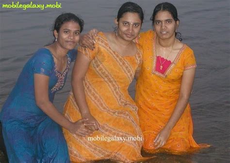 Desi Girls And Aunties Hot And Sexy Pictures Desi Enjoying Bath And Beach And River