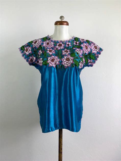 vintage huipil mexican embroidered blouse mexican huipil with embroidered flowers mexican