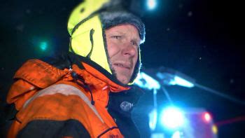 Bjørn is on the mountain rescuing a truck, when a car tries to bypass him and gets stuck. Ice Road Rescue - National Geographic for everyone in ...
