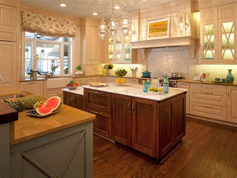 As mentioned above, its best to keep heights asymmetrical to keep the look modern and organic. two-tiered-kitchen-island.jpg 1,024×768 pixels