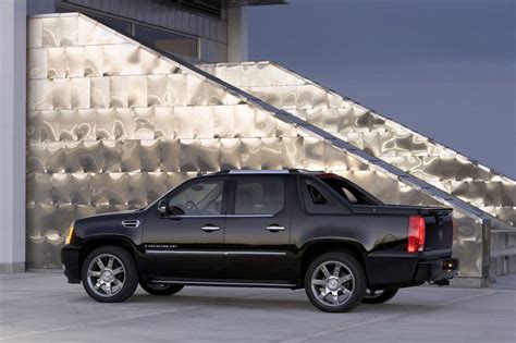 Cadillac Escalade Ext Review Specs Pictures Price Mpg