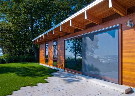 Ramsey Jones Creates Slim Beach Cottage On Lake Michigan