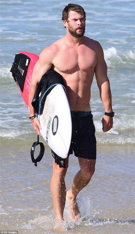 Sun Sea And Surf Chris Hemsworth Flashed Muscular Physique As He Left