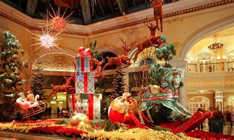 6 Best Hotels In America For Christmas Decorations And Celebrations