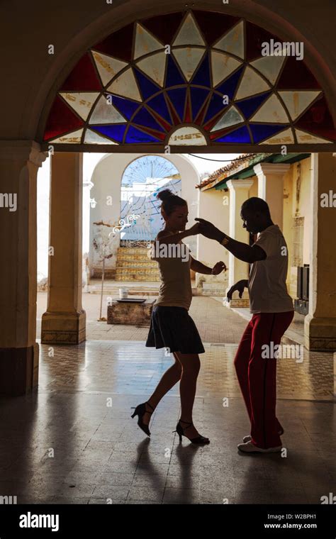 Cuba Salsa Dance Hi Res Stock Photography And Images Alamy