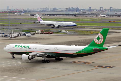 Flightradar24 tracks 180,000+ flights, from 1,200+ airlines, flying to or from 4,000+ airports around the world in real time. Taiwan-based EVA Air and China Airlines to open flights ...
